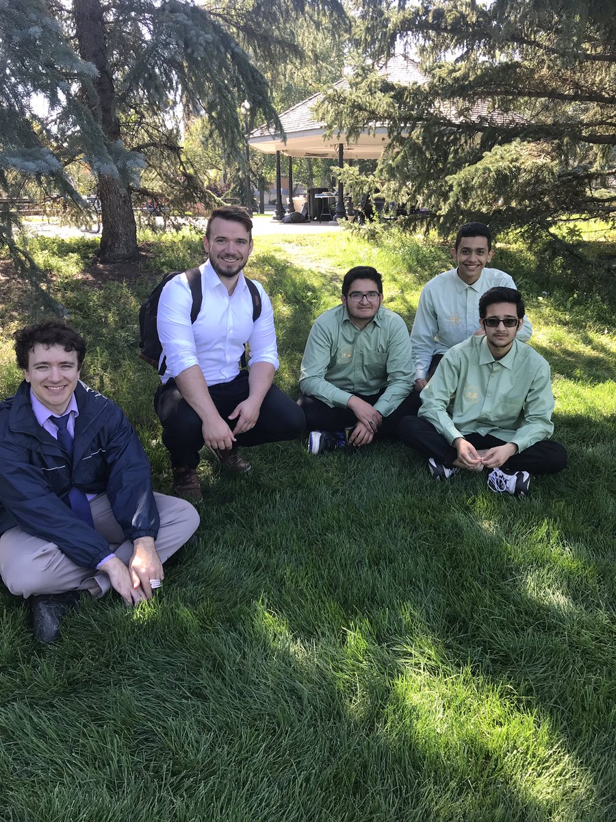 ReginaHuda's tweet photo. Our high school students enjoyed a picnic this afternoon filled with food, games and friends. It was a fun way to welcome back our students and get to know our new ones. https://t.co/bDrs236oEh