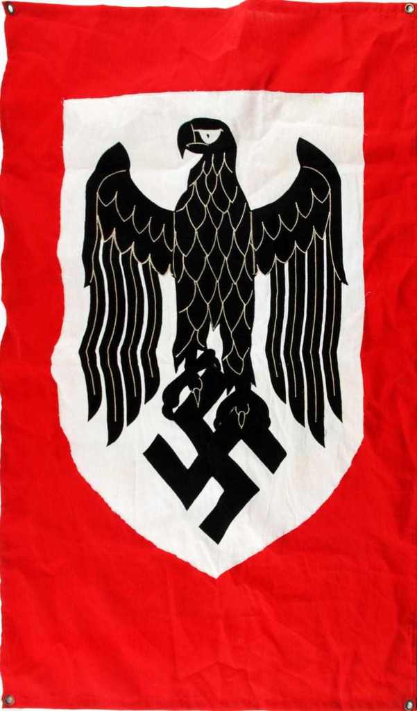 Twitter पर 凸子 旭日旗 は ドイツで言えば ハーケンクロイツ ではなく鉄十字やreichsadler イーグル です これらはナチス時代にも熱心に使用されたが禁止されていません なぜなら第三帝国以前から使用され第三帝国の象徴ではないから まさに旭日旗