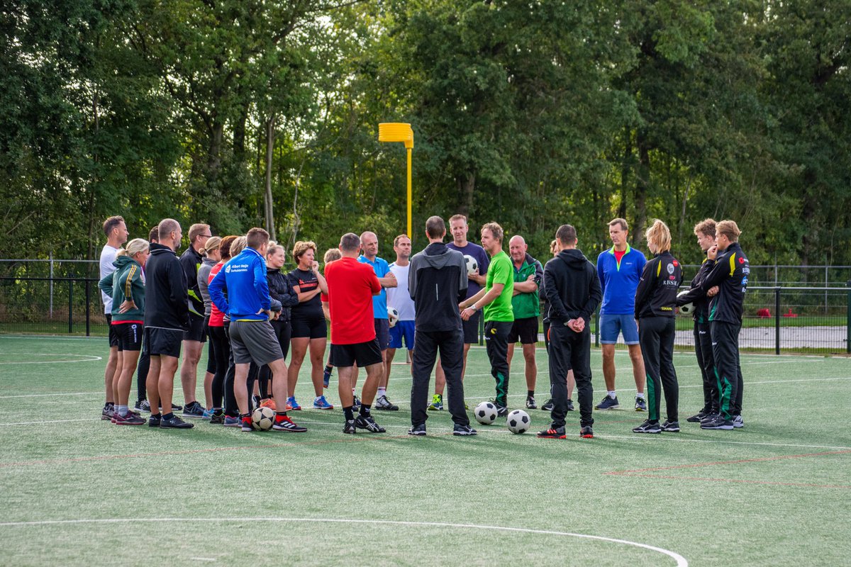 Bedankt <a href="/LDODK/">LDODK/Rinsma Modeplein</a> ! Super leuke korfbalclinic met de collega’s van <a href="/VanWijnenGroep/">Van Wijnen</a> #Gorredijk #lekkerinjevel