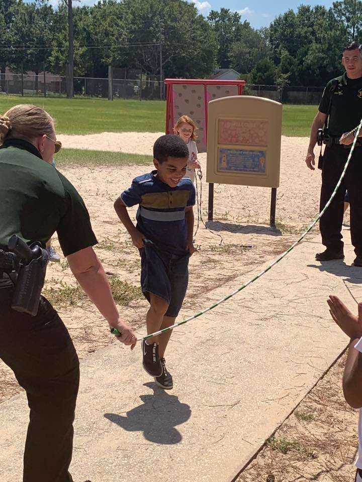 ECSONews's tweet photo. 👮♀️👮♂️🤸♀️🤸♂️
Sergeant R. Pollock and Reserve Deputy J. Harris having fun with the kids at Beulah Elementary School yesterday.
Thank you to the Beulah Elementary PTA for sharing the photos on social media!
#LunchWithAHero #YourSheriffsOffice #ECSO
@NR1620 https://t.co/NHwVLO1u1x