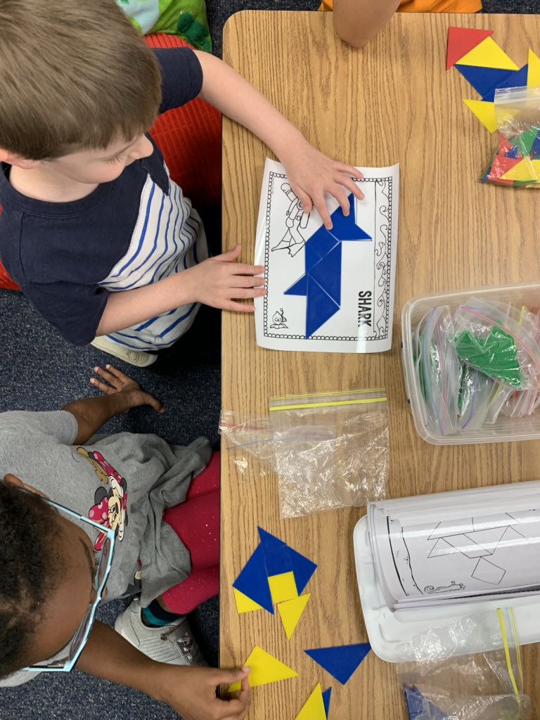 MrsSouth5's tweet photo. Some STEAM centers happening in 1S this afternoon! #BeAnArtist #BeAnEngineer #BeAMathematician https://t.co/k3brXIdBYY