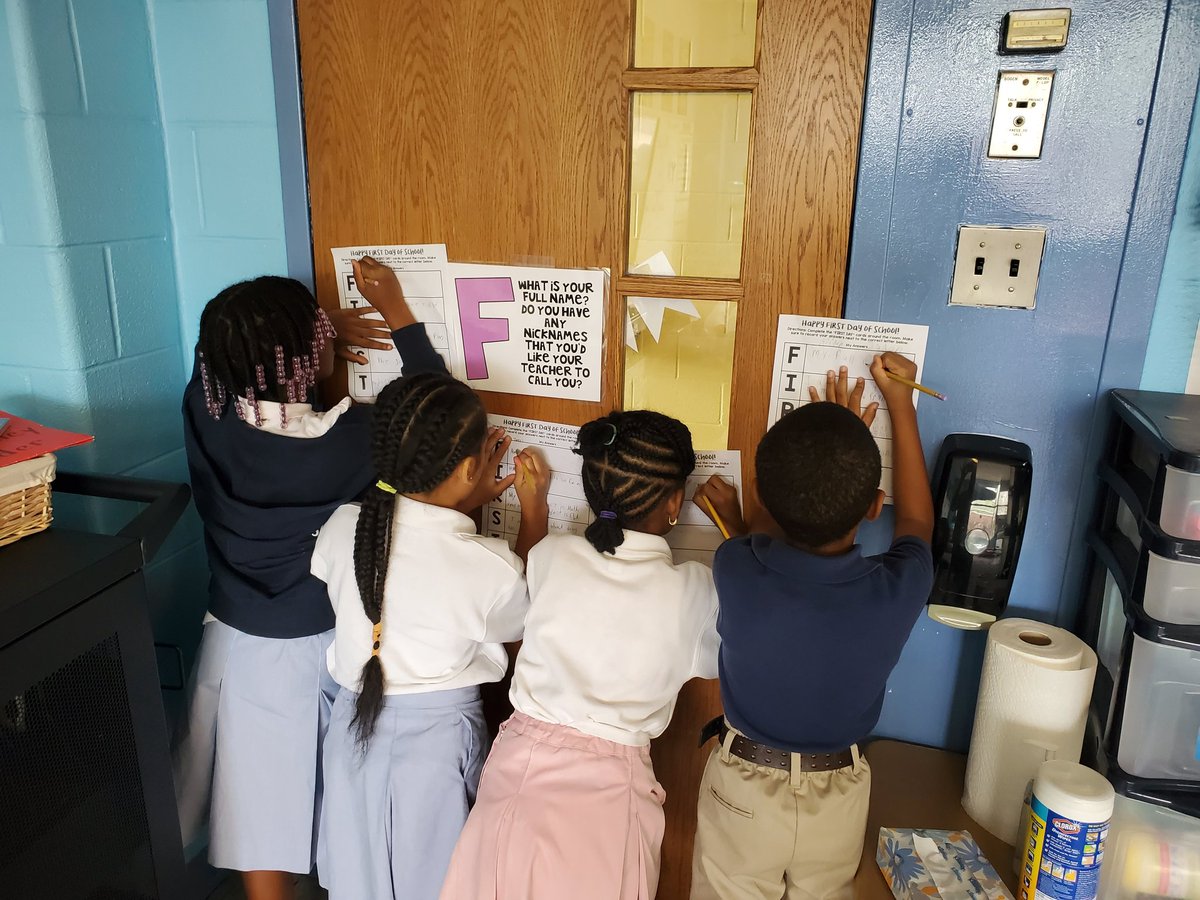 3rdgradeRush's tweet photo. Today has been such a FANTASTIC first day! I am looking forward to an awesome year with my new bunch! #3rdGradeFun #LearningIsMessy #DontBeAfraidToEraseAndStartOver #MistakesAreProofThatYouAreTrying #SFATitans #Back2School219 #TitanPride @SFABronx #CreatingClassroomCulture https://t.co/OdQuPv4glh