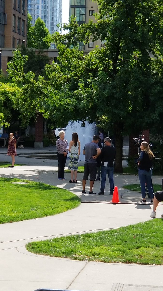 Bd On Twitter Supergirl On Location Filming At Emery Barnes