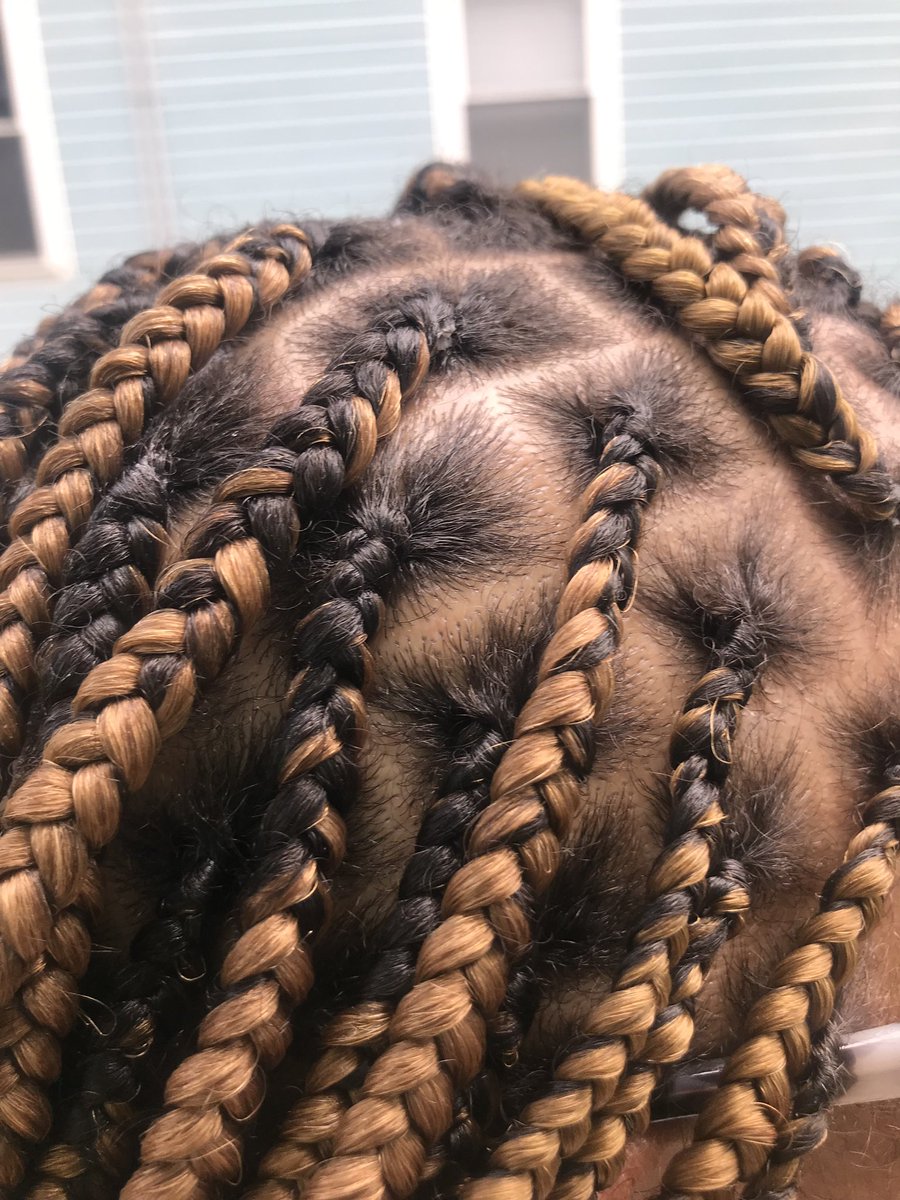 theMword_'s tweet photo. Knotless Braids✨
Braids by me🤩
•
•
•
#dmvbraider #frostburgbraider #pgcountybraider #miracleguru #appointmentsavailable #newstylealert #comegetyourmiracle #haveyoubookedyet #frostburg20 #frostburg21 #frostburg22 #frostburg23 #onyourcampus #knotless #cleanparts https://t.co/bVKJQgkn19