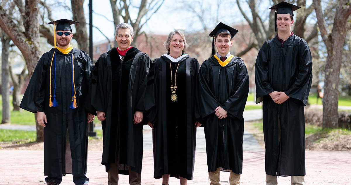 GWPlasticsInc's tweet photo. We're growing in Vermont due to our dedication to workforce development, and were inducted into the VT Business Hall of Fame! We hired 8 engineering graduates, including 3 from partner @vttech, &amp; graduated our 2nd Manufacturing Technology Leadership class. https://t.co/Oxr4CGrUkU https://t.co/Bz8zAG7gio