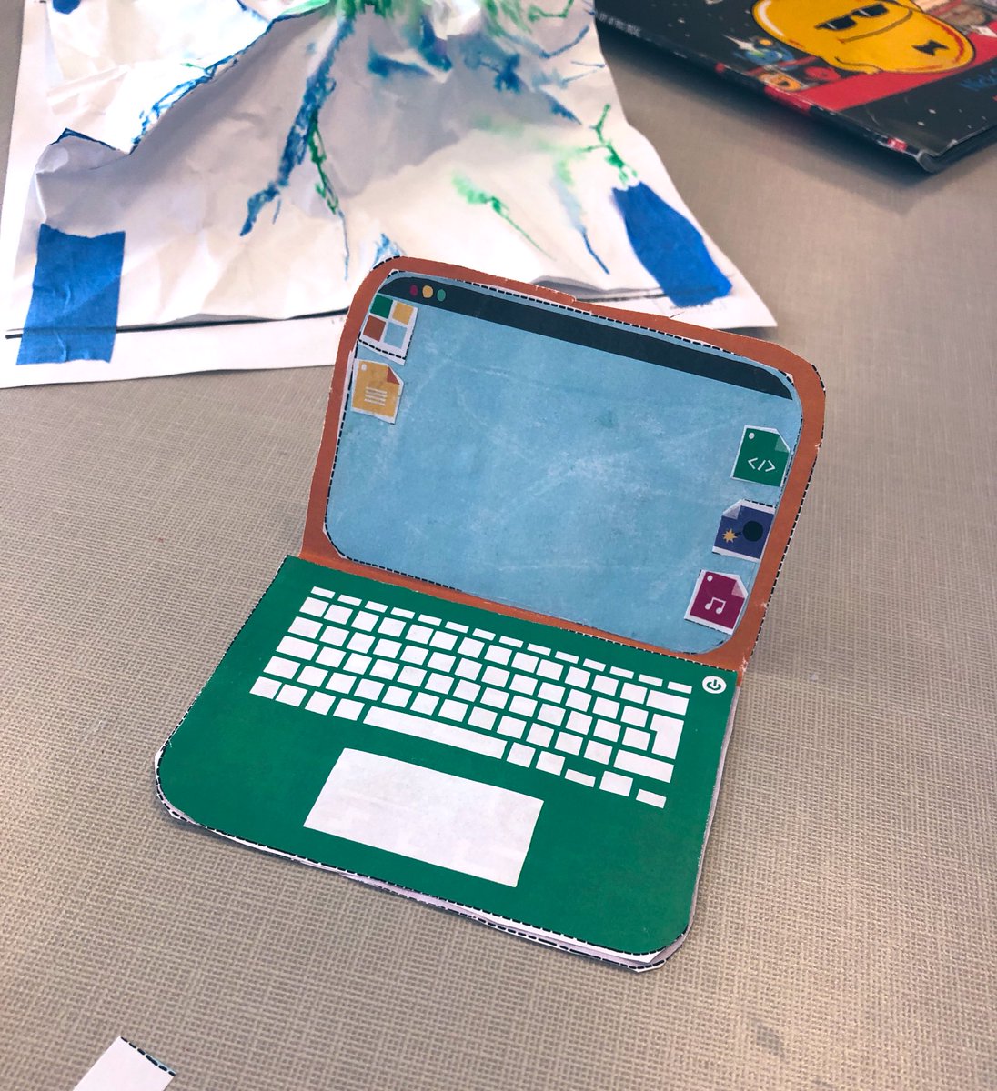 MsHaughs's tweet image. Learning about computer hardware in 2nd grade today w/@hellorubyworld! Ss loving building their own mini computer!! #elemcode #CUSDRockstar #CSk8 #K2CanToo