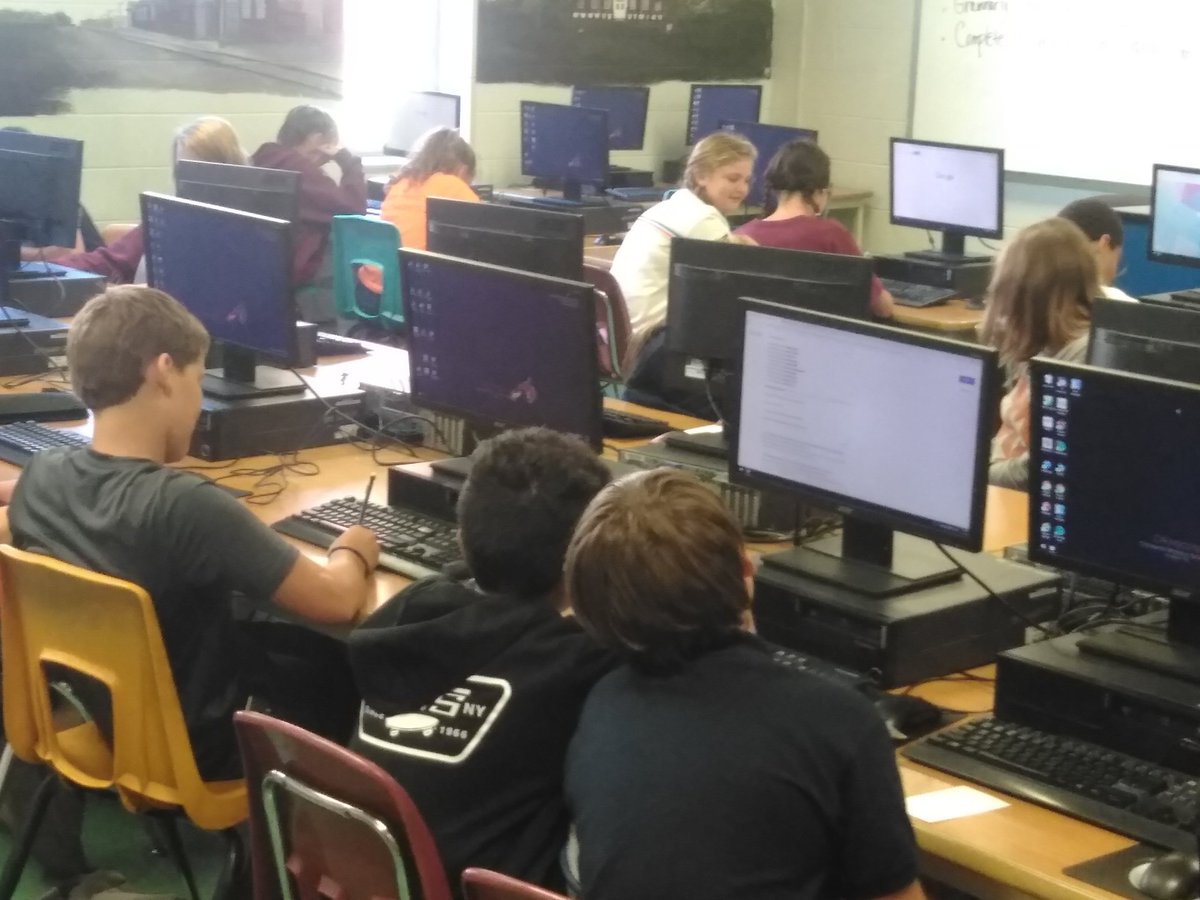 MIteacher78's tweet photo. @DMSDragons My Dragon Time doing a little quick write to @RyGuy0793 class in PA. #TNFacts #newfriends #community https://t.co/BrfAR0FJ2M