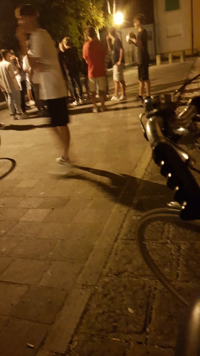 NonnoVinchie34's tweet photo. Oggi rissa sfiorata #SV, hanno interrotto il nostro odierno #2tocchi.
#SpacoBocca #ambulanza https://t.co/K9KvT3u9aC