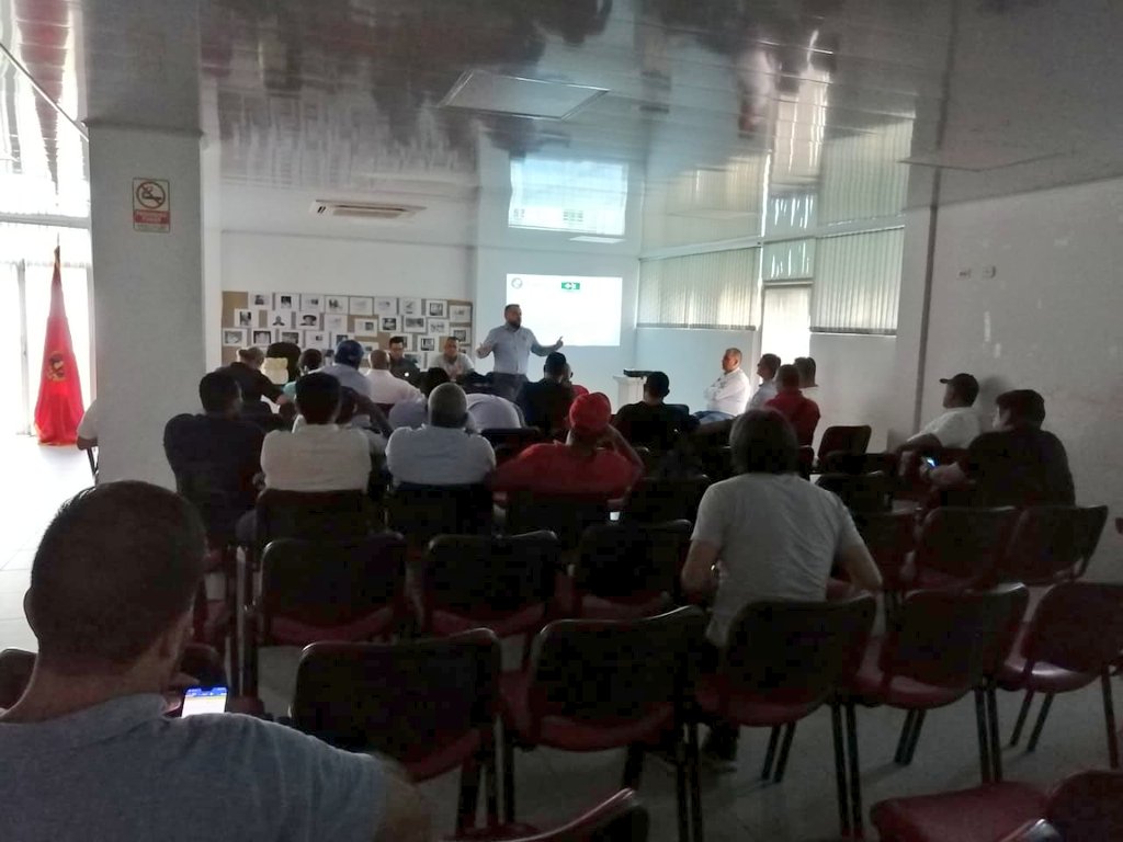 PalmaEdwin's tweet photo. Nos reunimos con los dirigentes sindicales de la región del Magdalena Medio para trazar un plan de movilización unificado, articulado y centralizado en la negociación con Cenit. El 19 instalamos esta negociación. #SomosUSO #VivaLaUSO https://t.co/ulTmdeFdLv