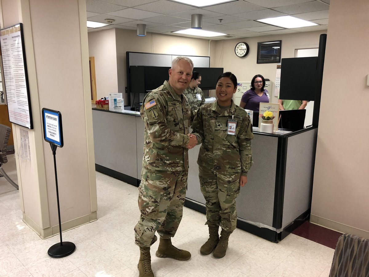 Congratulations to SGT Bien from the Optometry Clinic at IAHC @FortKnoxKY! She’s headed to nursing school and we hope to see her back @USArmy through @ArmyROTC. #warriorleaderswanted @ArmyNurseCorps