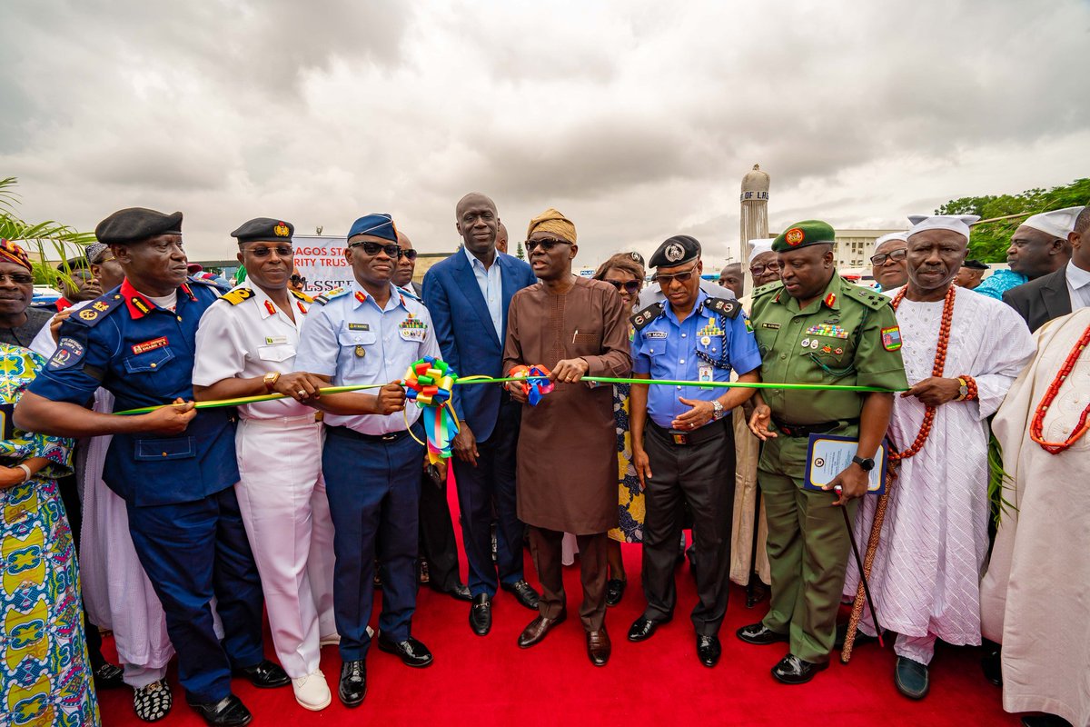jidesanwoolu's tweet image. Improved intelligence and logistics for our security forces is critical to protecting lives and properties in our state 

Today, I presented 120 vehicles &amp;amp; 35 motorcycles to our security agencies through the LSSTF and charged them on the importance of upholding order in our state