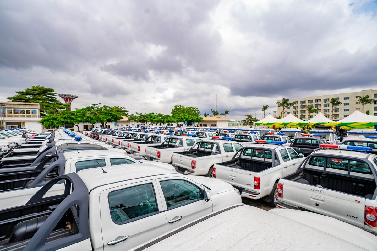 jidesanwoolu's tweet image. Improved intelligence and logistics for our security forces is critical to protecting lives and properties in our state 

Today, I presented 120 vehicles &amp;amp; 35 motorcycles to our security agencies through the LSSTF and charged them on the importance of upholding order in our state