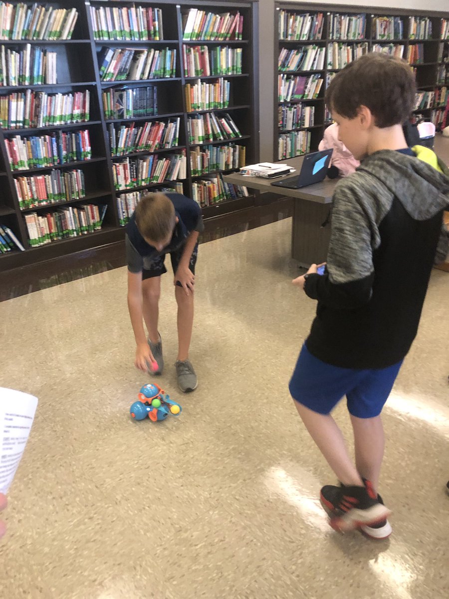 mrsblovelace's tweet photo. DMS students trapped us with Dash today by programming and problem solving !!!#makersgonnamake #DMS #LEVELUP #dcsengage @hsvemily @WonderWorkshop https://t.co/se0a1ADyr5