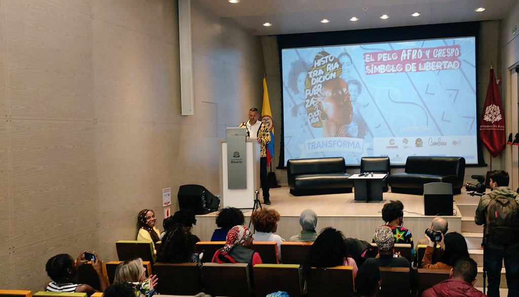 BogotaParticipa's tweet photo. #AEstaHora Iniciamos #ForoTransforma 'Pelo Afro y Crespo Símbolo de Libertad' 👩🏽🦱👩🏿🦱👩🏾🦱 en la @URosario.
#YoParticipo https://t.co/JIozfWxU2x