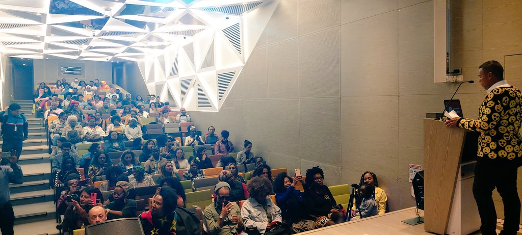 BogotaParticipa's tweet photo. #AEstaHora Iniciamos #ForoTransforma 'Pelo Afro y Crespo Símbolo de Libertad' 👩🏽🦱👩🏿🦱👩🏾🦱 en la @URosario.
#YoParticipo https://t.co/JIozfWxU2x