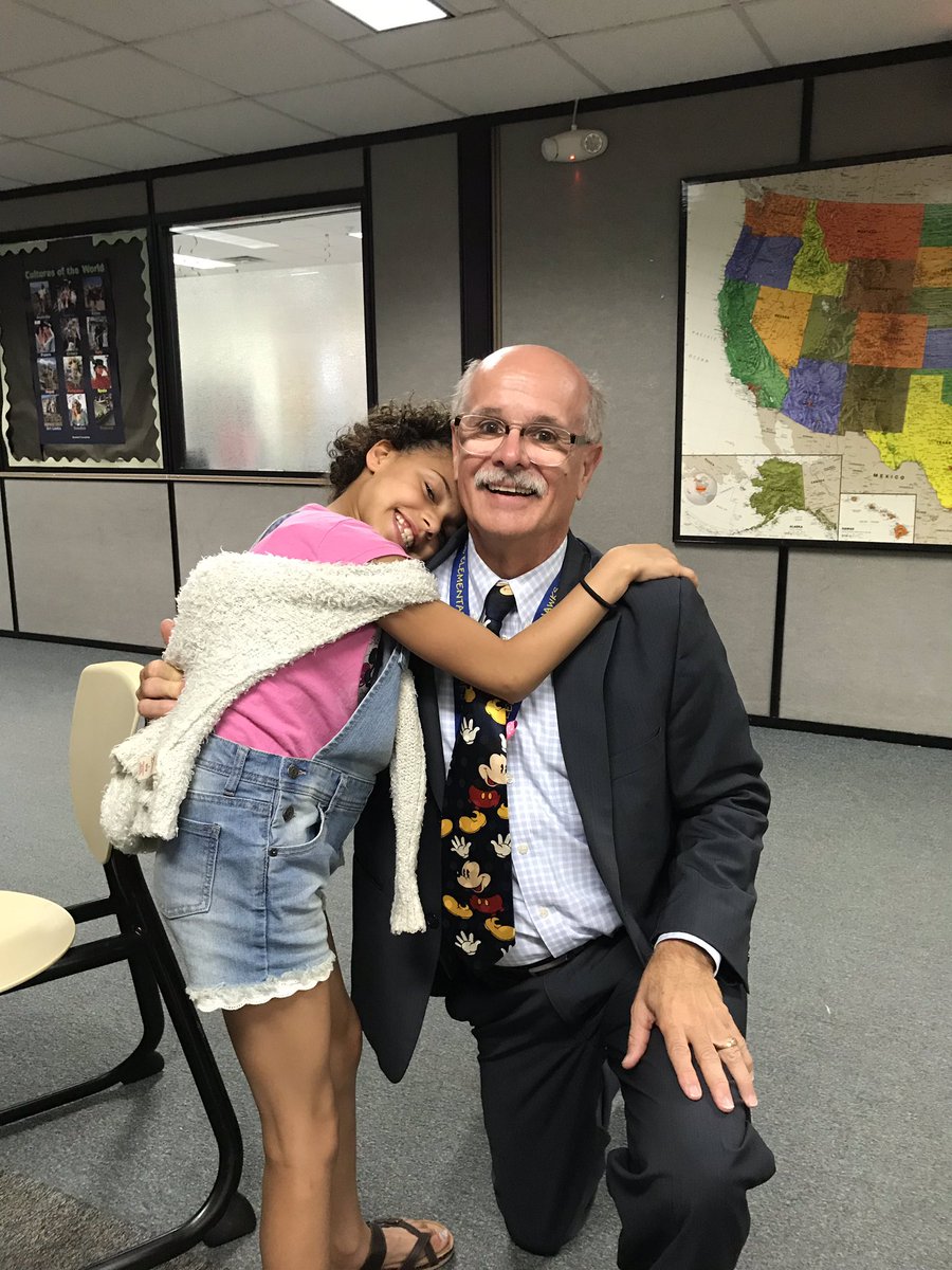 OndePerpsFdn's tweet photo. #relationshipsmatter #fivehawks #goodnewscalloftheday 4th grader Saniyah is always ready with a smile and a hug - just when you need it! She is a steady friend and positive influence! Our first Good News Call of the Day for 19-20! https://t.co/aKCnUGjWu0