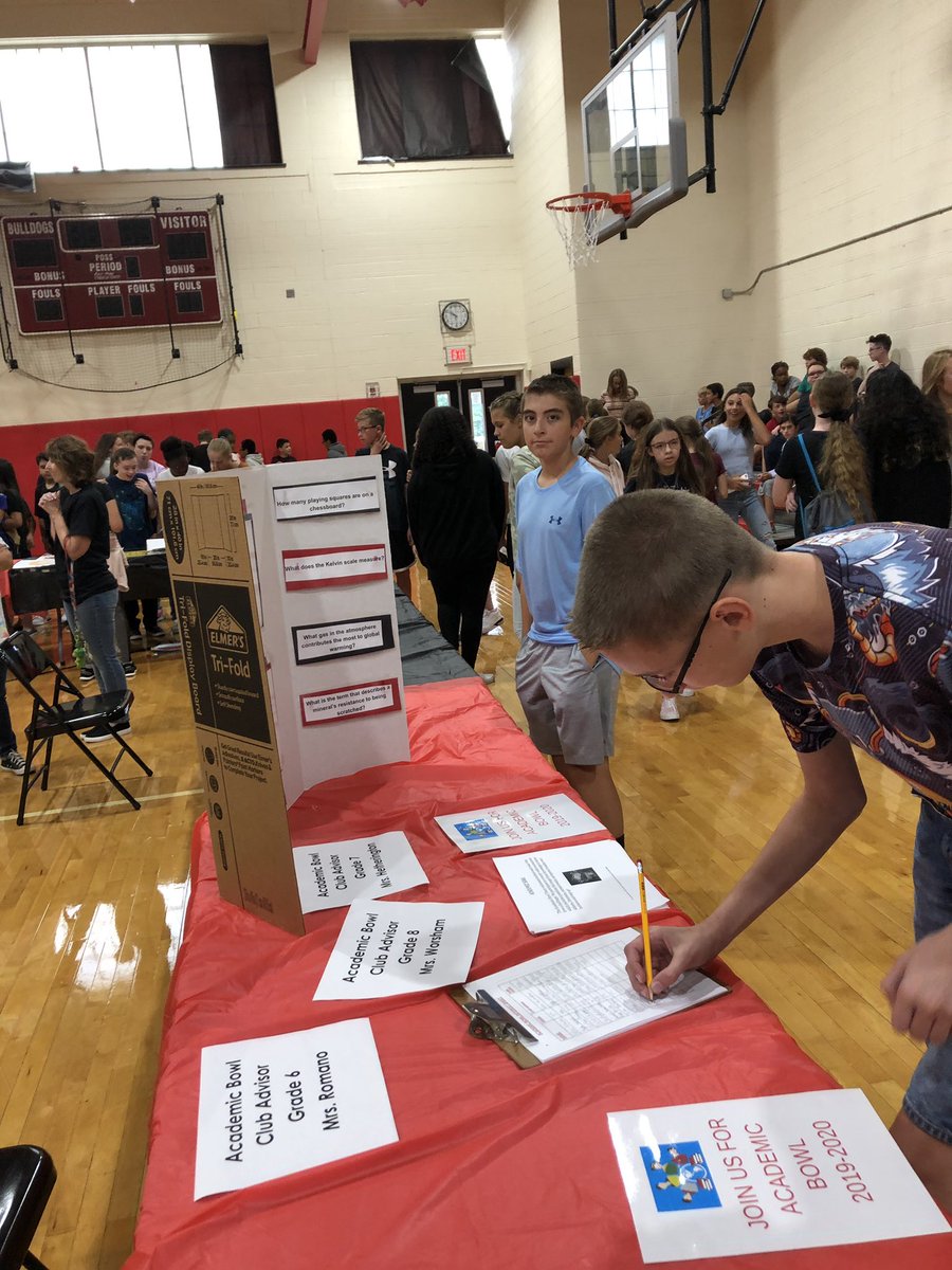 7th graders signing up for academic bowl.