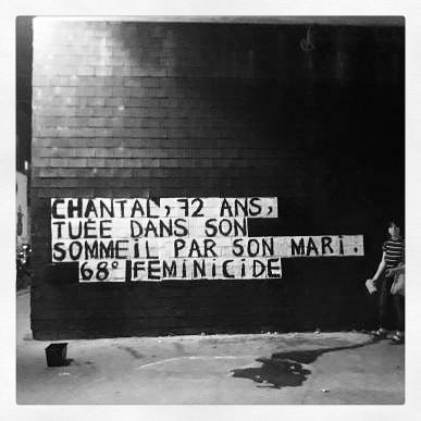 [THREAD collages féminicides]
La semaine dernière, j'ai lancé un appel sur les réseaux sociaux, pour réunir un groupe de femmes dans le but d'aller coller des messages contre les féminicides dans les rues de Paris.
Je pensais qu'on serait 15, ce qui aurait été génial, mais