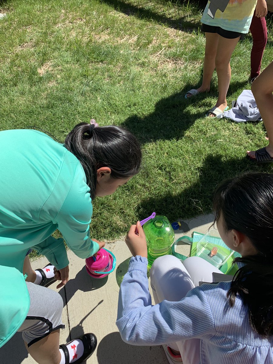 UAeschbach's tweet photo. Trying to video a bubble forming isn’t as easy to do as it sounds but good practice for our task tomorrow... stay tuned #pallies1920 #iPadbootcamp https://t.co/kYNqwfKNod