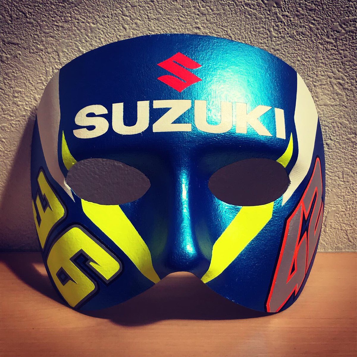 naoq7013's tweet photo. SUZUKI MASK出来上がり。
ハーフマスクでマシンカラーだと比較的早く出来るな。
でもそろそろオートバイの絵も描かないとやばいな。

#motogp  #gpmask #alexrins #joanmir #suzuki #teamsuzukiecster #ecster #naoq #naohisaq #naohisa @Rins42 https://t.co/UGMQ4boysu