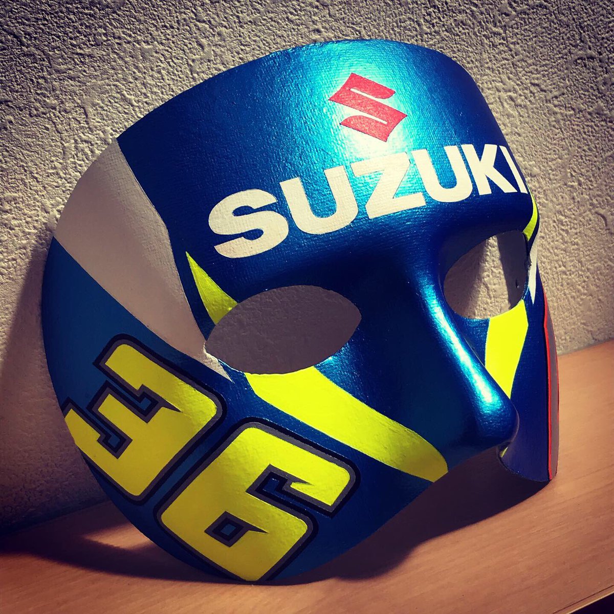 naoq7013's tweet photo. SUZUKI MASK出来上がり。
ハーフマスクでマシンカラーだと比較的早く出来るな。
でもそろそろオートバイの絵も描かないとやばいな。

#motogp  #gpmask #alexrins #joanmir #suzuki #teamsuzukiecster #ecster #naoq #naohisaq #naohisa @Rins42 https://t.co/UGMQ4boysu