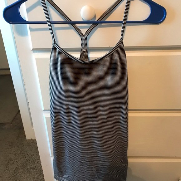 JacquelineRLine's tweet photo. So good I had to share! Check out all the items I'm loving on @Poshmarkapp #poshmark #fashion #style #shopmycloset #nicolemiller #lululemonathletica #feelthepiece: https://t.co/CyqsoPIuPr https://t.co/Qwdtr2uTOn