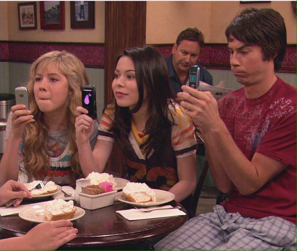 Ｓｐｙｒｏ Ｔｈｅ Ｄｒａｇｏｎ (@chargingflames) on Twitter photo 