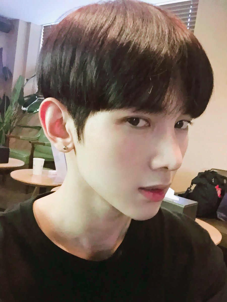 ATEEZofficial's tweet photo. [#여상] 학창시절 여상이 정말 풋풋했다...😂
#ATEEZ #에이티즈 https://t.co/DFo5Pg4I2O