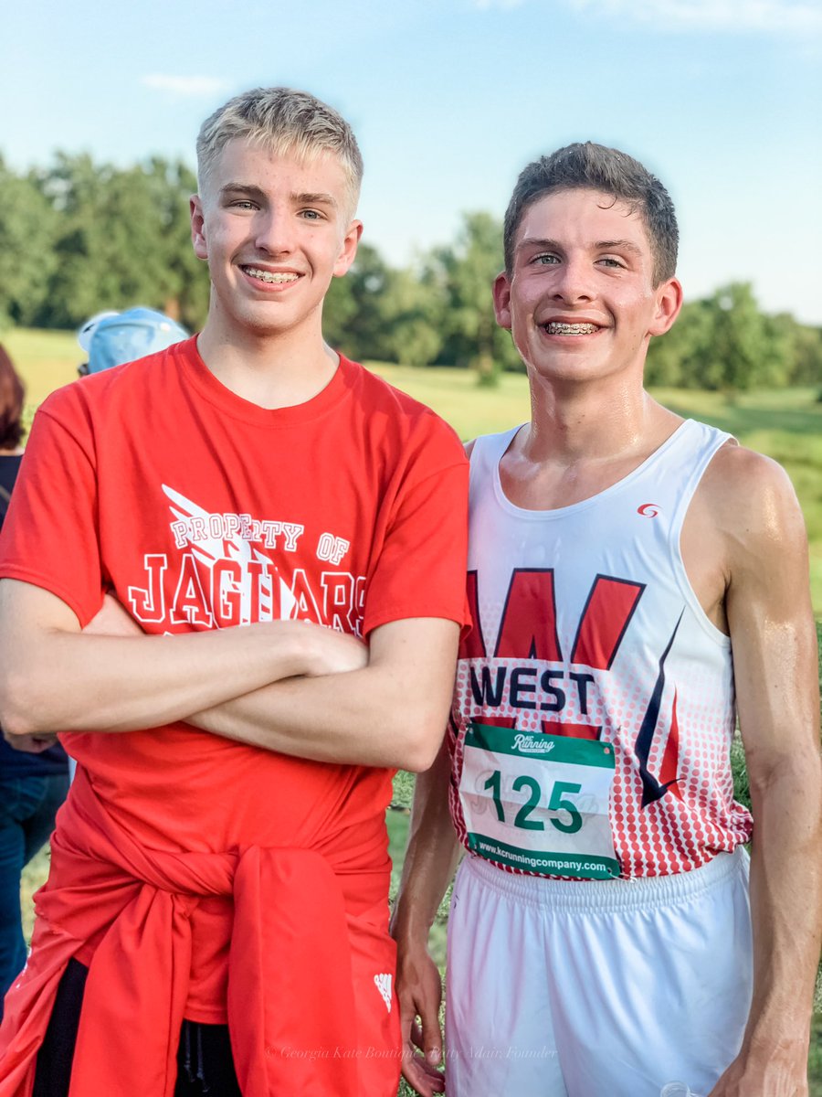 patty_adair's tweet photo. @bvwxc Bobcat Invitational✔️!Love all the smiles AFTER the runs. Here’s a few snapshots full of JOY! #bvwxcfamily #bvwxc #crosscountry #twins #twinboys #thefacesofdeclan #family #BoyMom #HeavenAndEarthHaveMyHeart #bluevalleywest #LifeInKC #atlantatokansascity #bvwxc https://t.co/IuIaA5C9WJ