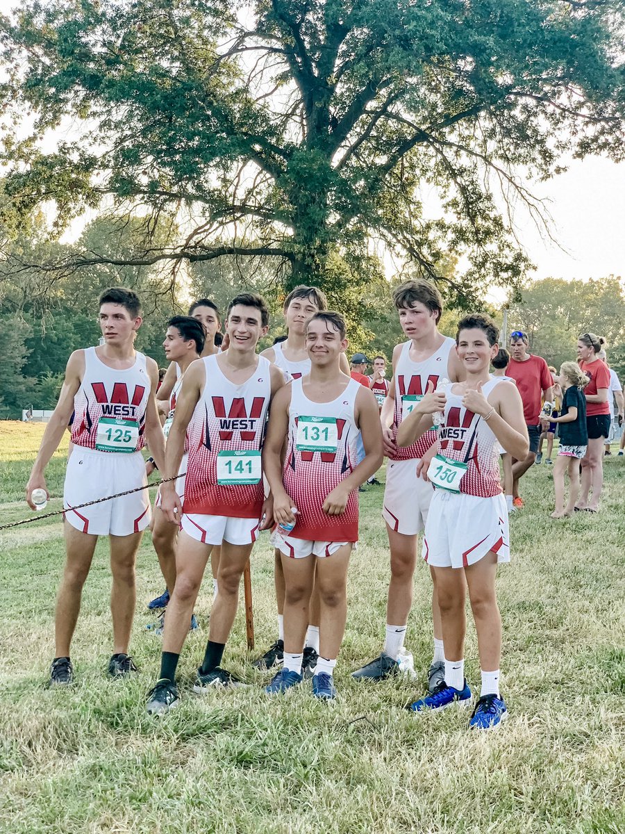 patty_adair's tweet photo. @bvwxc Bobcat Invitational✔️!Love all the smiles AFTER the runs. Here’s a few snapshots full of JOY! #bvwxcfamily #bvwxc #crosscountry #twins #twinboys #thefacesofdeclan #family #BoyMom #HeavenAndEarthHaveMyHeart #bluevalleywest #LifeInKC #atlantatokansascity #bvwxc https://t.co/IuIaA5C9WJ