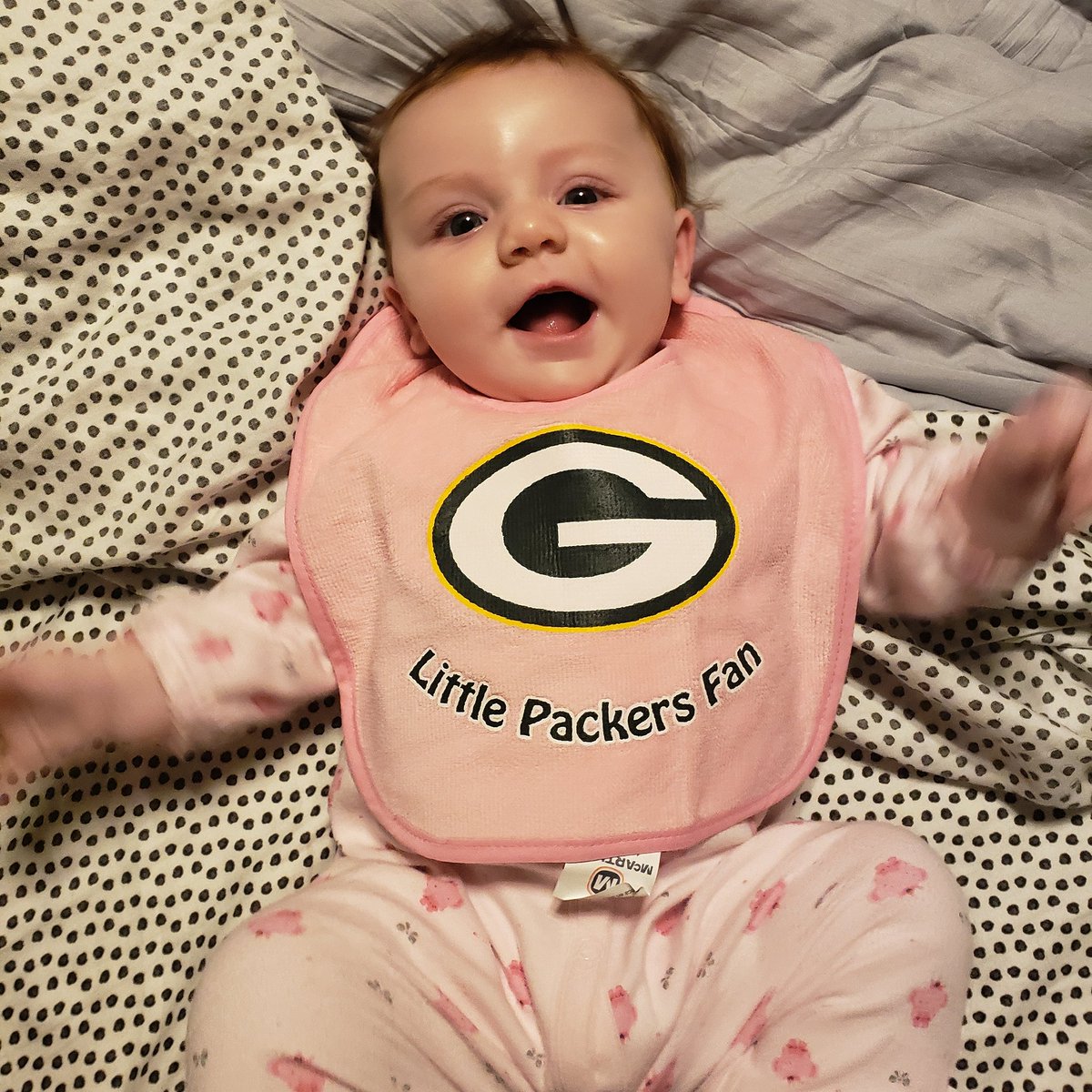 ColleenMarie82's tweet photo. She is already a huge @packers fan!!! #firstpackergame #GoPackGo #babysfirstgame #4monthsold https://t.co/FBFKTPYnZ1