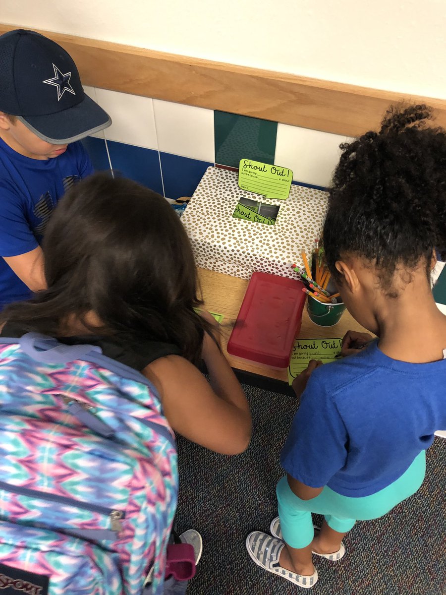 SmileyCounselor's tweet photo. Iโm so proud of the students @Robertson_Elem for taking the time to boost positivity and give their friends a shout out. Makes this counselor heart so happy! #schoolcounselor #chasinghappy #spreadkindness https://t.co/KMBJXESZRl