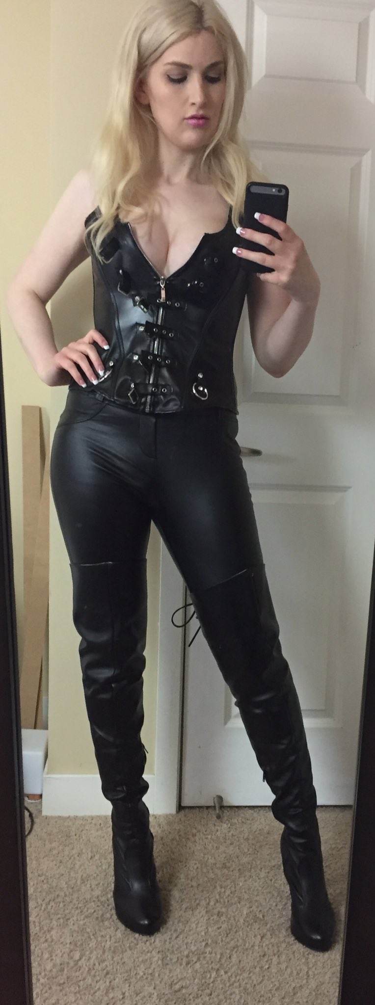 So much leather. RT @Shemale_Depot @sissy_trainers @Jamie_Fiel @ShemaleSurfer2 @porn4pleasure @Samuel_Verson1 @HyperLust69 @traverbeynon @kattkirstjensen @Here_Diversity @xX_Shemale_Xx @TransLovingJoe @Jessyisback2 https://t.co/2am6lAATEy