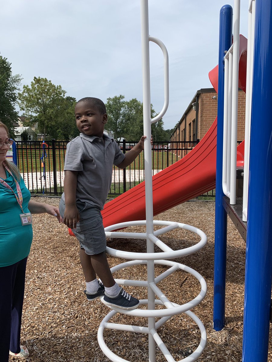 mstorigiannini's tweet photo. Such an amazing first day of school! We especially love our new playground that’s the perfect size for us to play! So beyond excited to see the amazing growth we will have this year 😊🙌🏼🎉 @BrainerdSchool @mthollyschools @LDRawley #psdchronicles #workhardplayhard https://t.co/jVQx2OwNDm