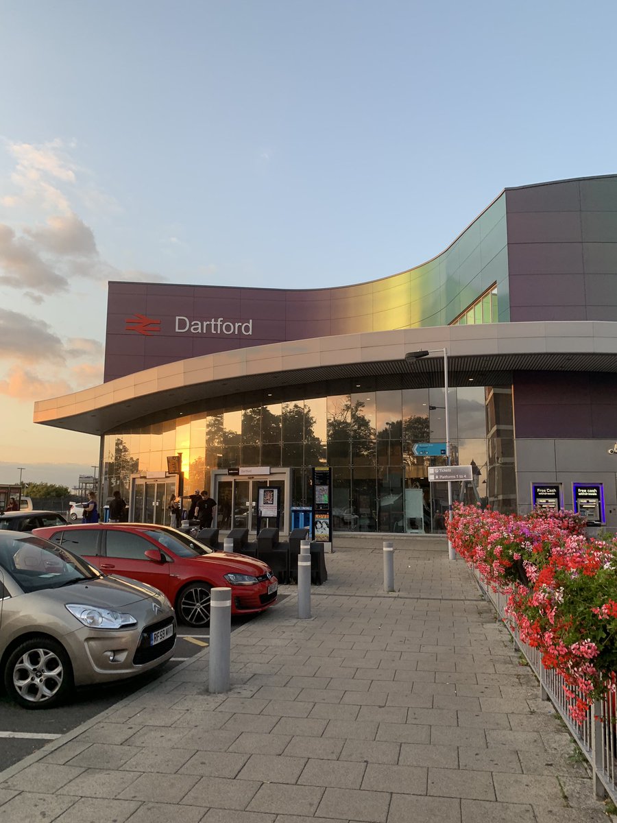 BTPCasey's tweet photo. Working in partnership with @Se_Railway today carrying out a planned police operation at Dartford railway station. Did you spot the plain clothes officers? 👀👮🏻‍♂️👮🏻‍♀️ https://t.co/8zQg6VvLv2