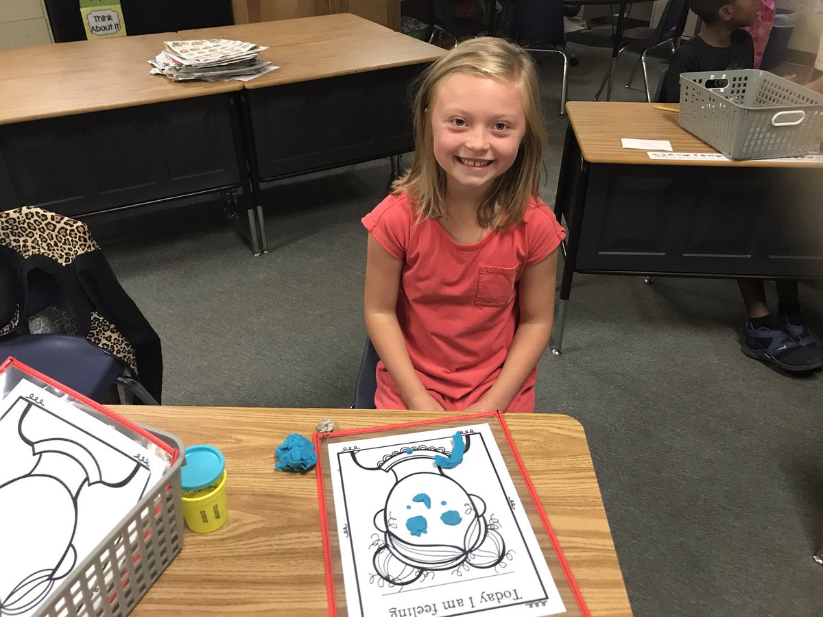 ashley0129's tweet photo. Having fun using stations as a way to learn about feelings in 3rd grade. @jcpsnc #schoolcounseling #fairviewelementary https://t.co/PlYNWn1QSi