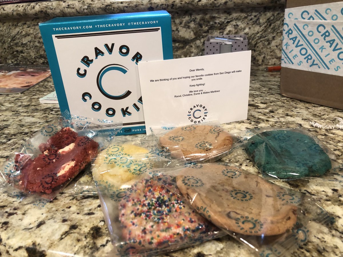 When your ex-tv husband sends his family's favorite cookies just because! Thanks, @RaoulFOX5 and @xtinemar!