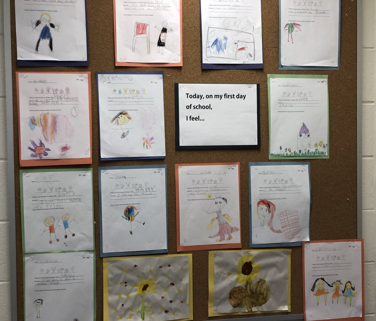 DowlingFDK's tweet photo. This is an impromptu display of our SKs First Day journaling #FDK #FirstDayFeelings #journaling #literacy @HilaryDPCDSB https://t.co/9EtvhWgCTS
