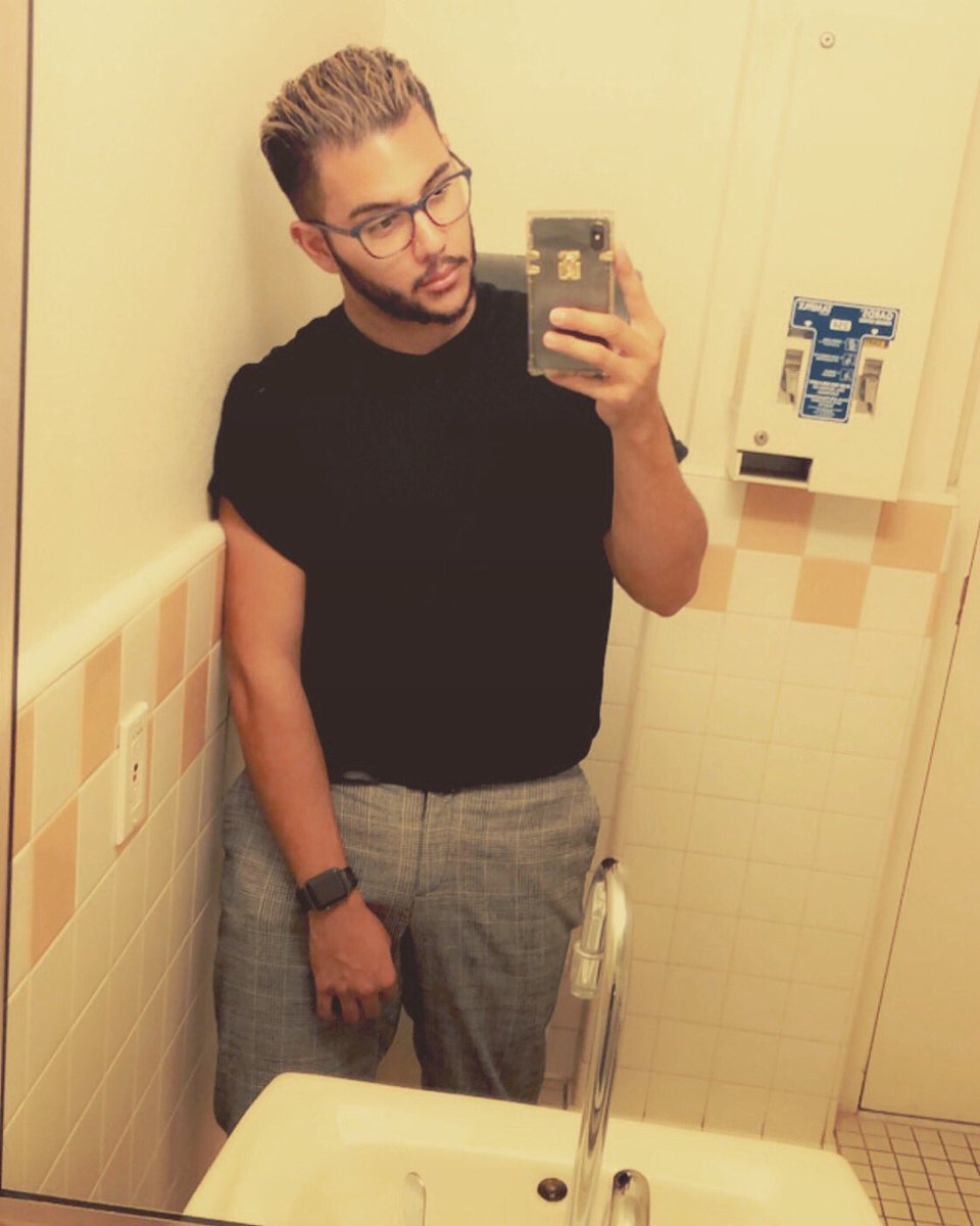 esilv01's tweet photo. IG saw it first π
#PlainJane
Just a boy living his life.
#Me #Gay #Browlife #GuysWithiPhones #Glasses #BigNose #BathroomSelfie #WorkSelfie #CΓ©lfie https://t.co/2PuVGol0BD