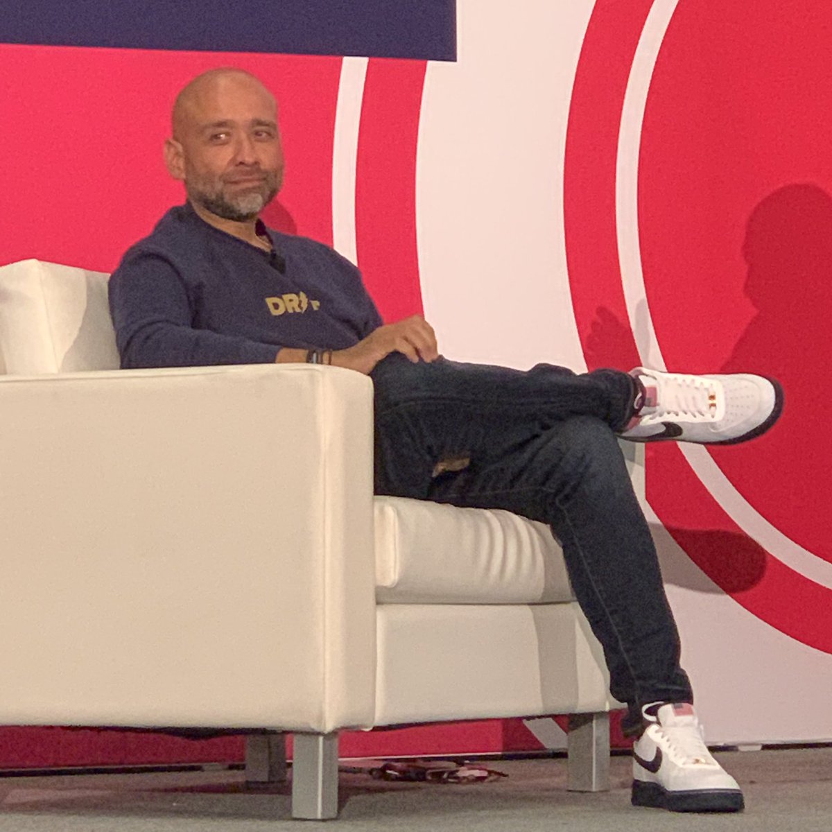 tainasipila's tweet image. ”Consensus is like the vanilla of vanillas. It’s not chocolate, it’s not strawberry. We try to avoid it”. David Cancel, CEO and Founder of Drift. 
@dcancel @Drift #iterativeprocess #letyouregogo #stubbornentrepreneur #coolcompany #INBOUND19 @HubSpot