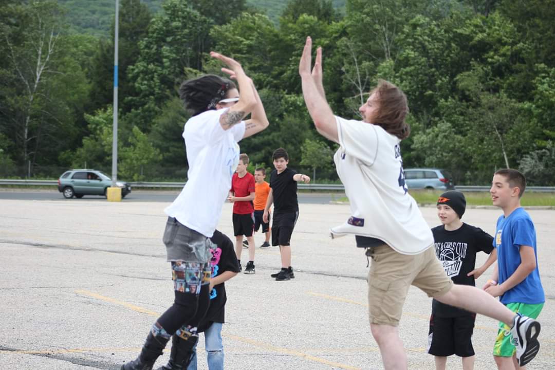 StepdadsWrestle's tweet photo. Radley Belmont and Kennedy Copeland celebrate with a double high five!
TIW End of The Road 2019
6/15/19
Lanesborough, MA
Fun Boyz Vs. Fans Wiffle Ball Game
Photo courtesy of Daniel Zaffarano
#TIW #TheStepdads #StepdadsWrestling #IndyWrestling #ProWrestling #SupportIndyWestling https://t.co/JYzxhYldl3