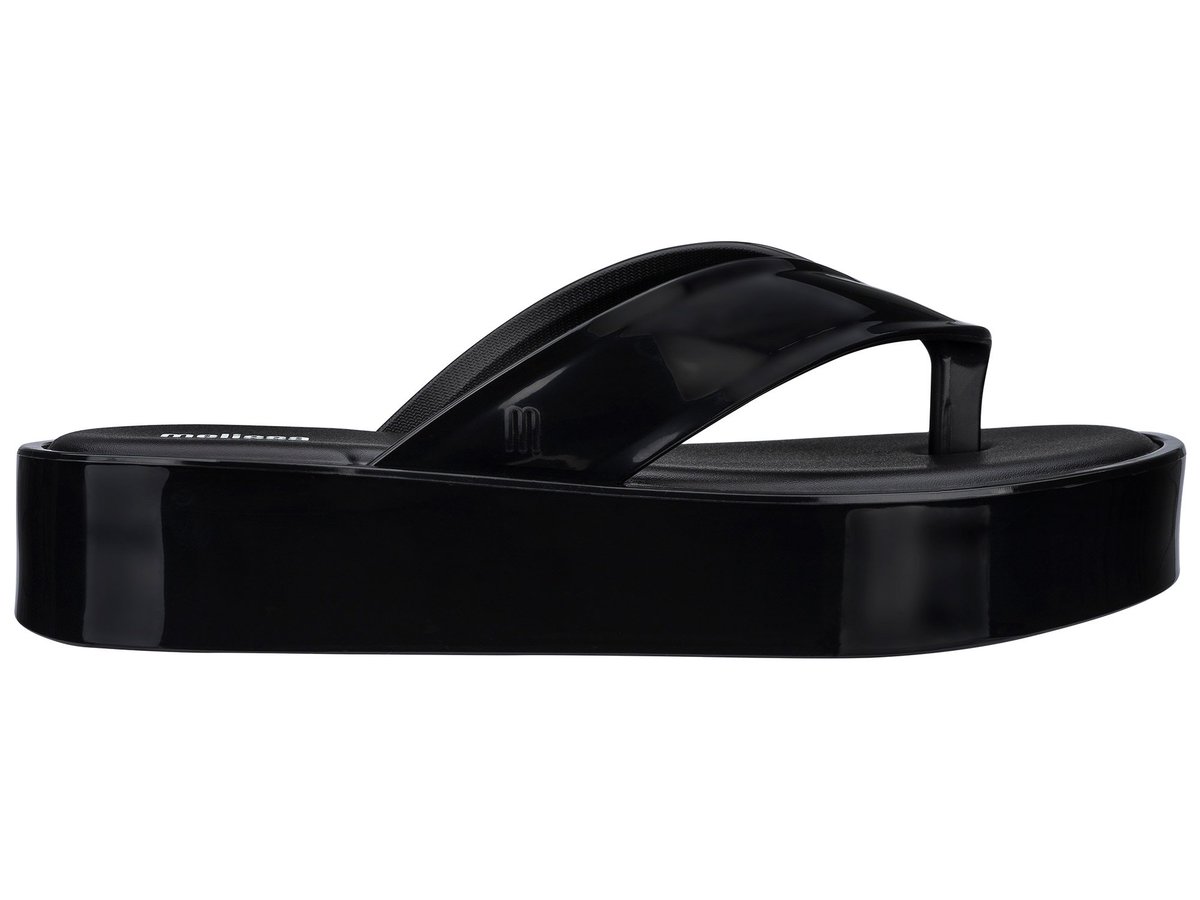 Do trabalho pro barzinho sem perder o estilo. 
#melissabeige #melissa #MelissaColorMe 
lojamelissa.com.br/color-me-ss20/…