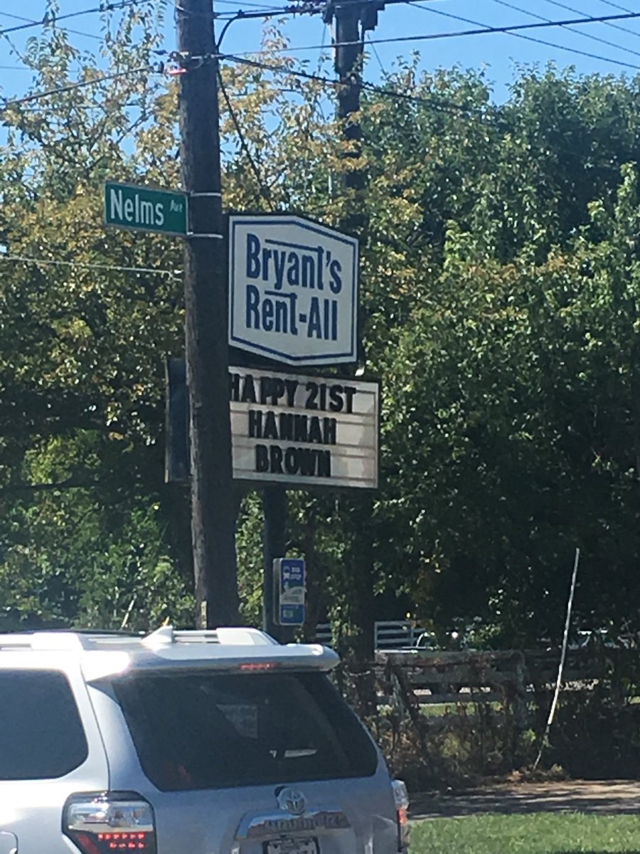 brybryhustle's tweet image. Seen around Lex - that’s not a common name, right? Could it be the one and only @hannahbrown 🤞🏼🤞🏼 Enjoy your 21st...or maybe this is a good excuse to party like it’s your 21st again 🎉🎊🎈