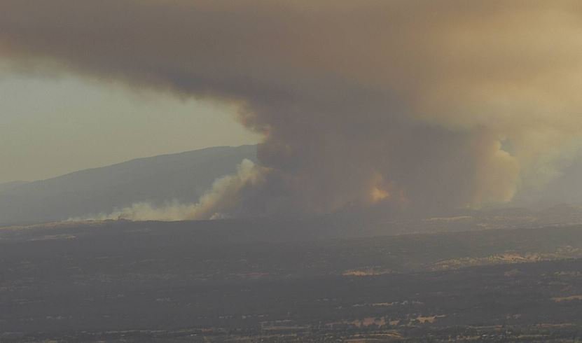 MarkFinanWx's tweet image. This is the #RedBankFire west of Red Bluff. At least 1000 acres and moving fast