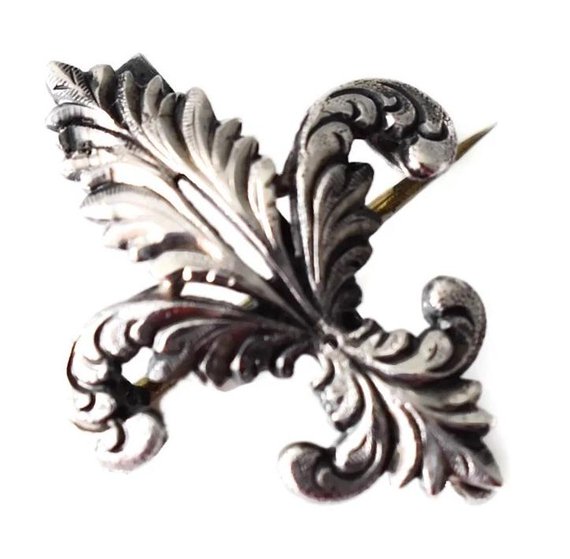 #Victorian #Sterling #Silver Pocket Watch Pin Fleur De Lis #antiques #decor #primitives #countryliving #homedecor #premierestategallery #rarefinds #rustic #farmhouse #gotvintage jto.li/ASe9a