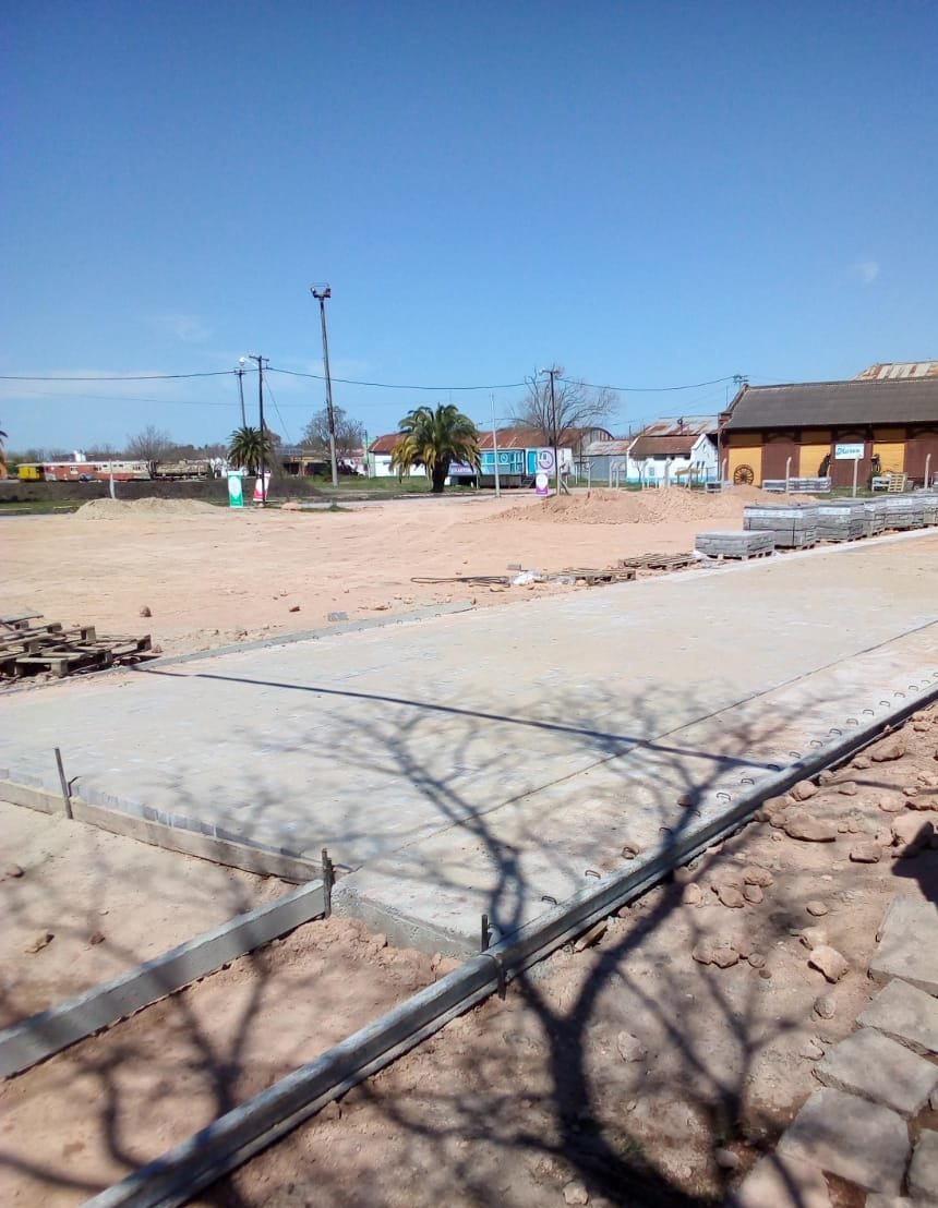 MuniBasavilbaso's tweet photo. OBRA DE CENTRALIDAD URBANA: COMENZÓ EL ADOQUINADO DEL ACCESO AL PREDIO Y LA COLOCACIÓN DE BALDOSONES

https://t.co/Mb2arKzmhq https://t.co/Xrd4ubQKNJ