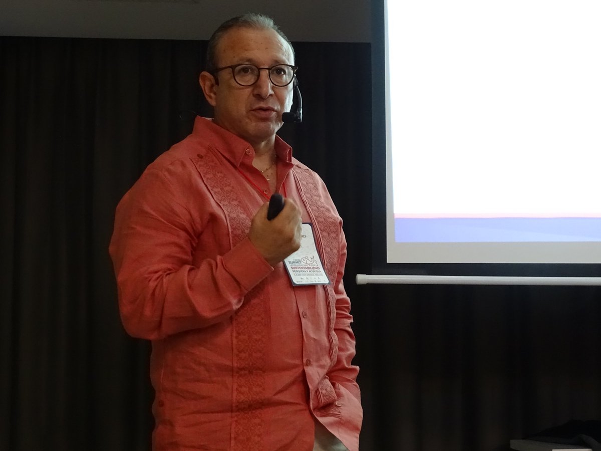 ANIPAC_AC's tweet photo. “La ANIPAC representa más del 85% del volumen de plásticos en México” indicó el Ing. @aldimirtorres, Presidente de la #ANIPAC, durante el comienzo de su participación en el Panel “Objetivos de desarrollo sostenible de la ONU”, dentro del #SLSPA. ABRIMOS HILO https://t.co/5U1XiBumY7