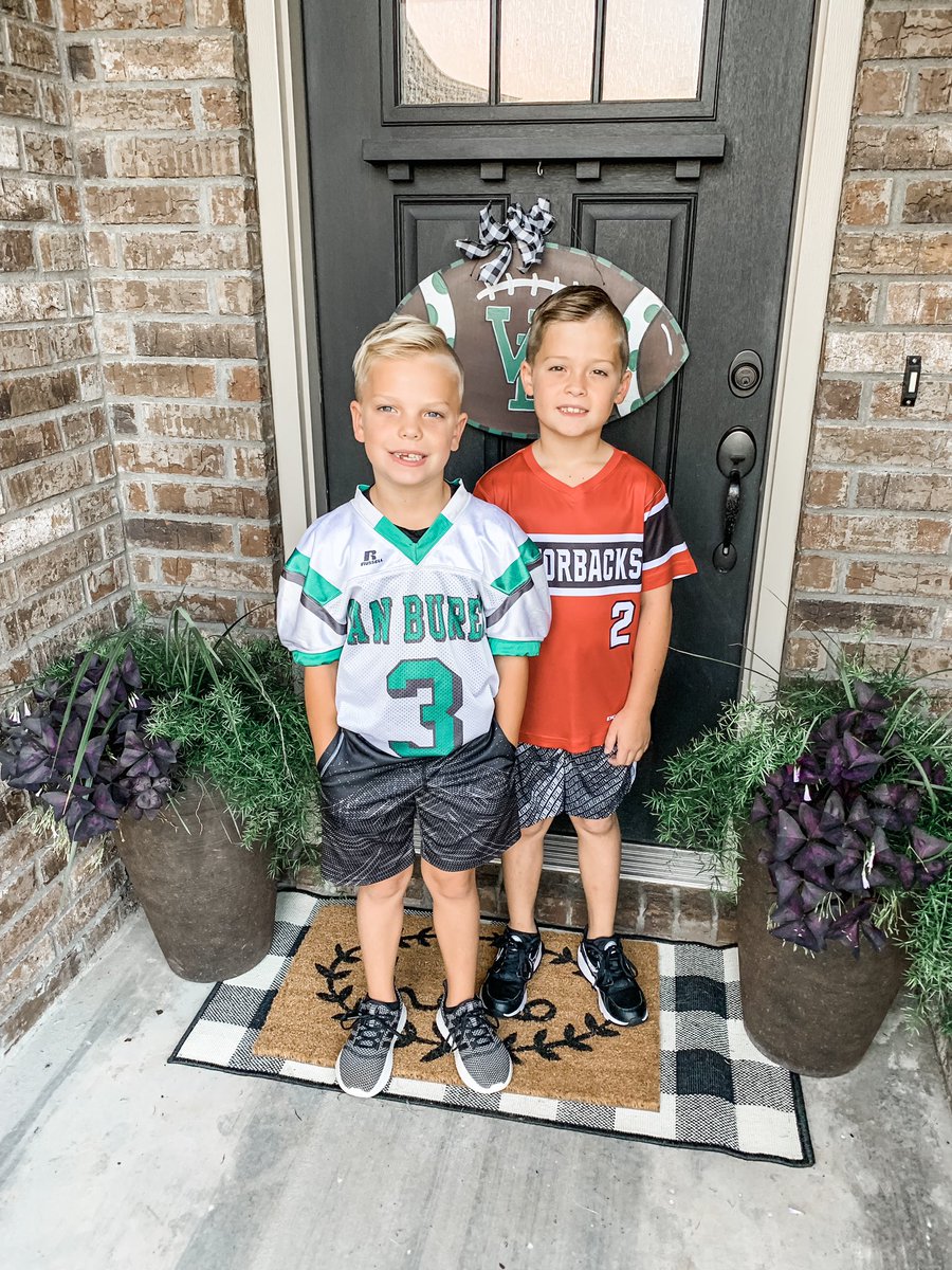 KristenIvo's tweet photo. Jersey day! “Tackle the Airedales!” 💚 https://t.co/ZiySQNPtbB