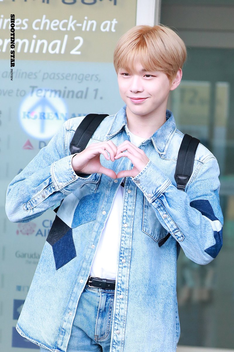 SS_961210's tweet photo. 190906 인공출국
#강다니엘 #KangDaniel https://t.co/IV883sWXEb