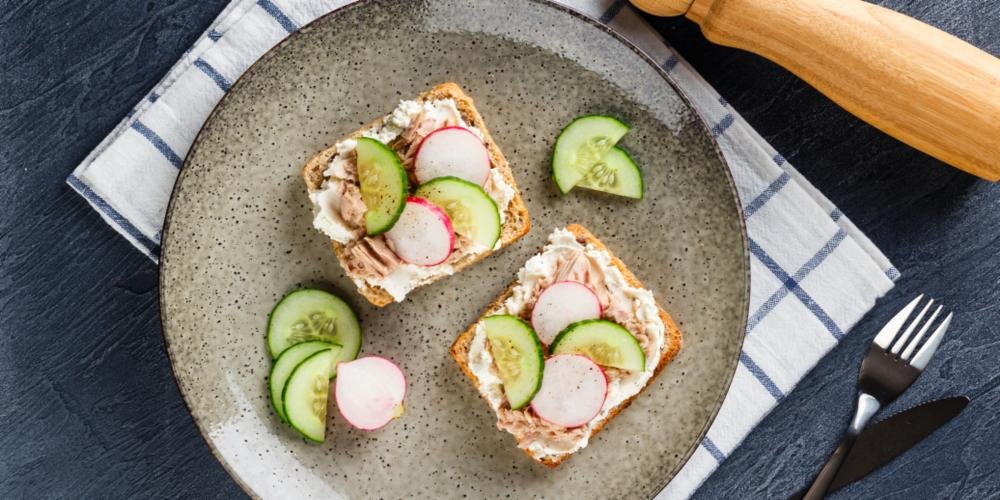 oneboxprogram's tweet image. QLD, WA &amp;amp; SA families can expect to see cucumbers in their boxes next week! From Greek salad to salad sandwiches, cucumbers are a refreshing spring-time vegie.
Our go-to sandwich filling: cream cheese, tuna and cucumber (with optional radish or onion). 
#spring #fresh #sandwiches